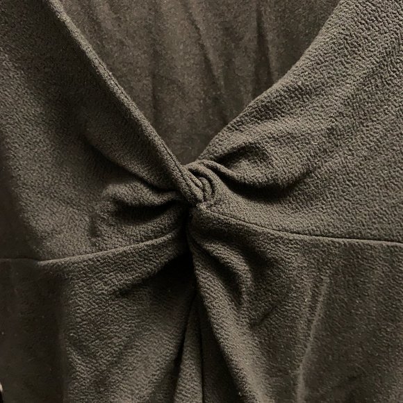 Aritzia Babaton Plunge Longsleeve V-neck - Picture 8 of 13